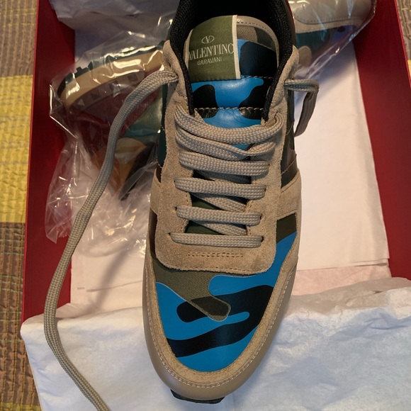 VALENTINO - Picture 4 of 8